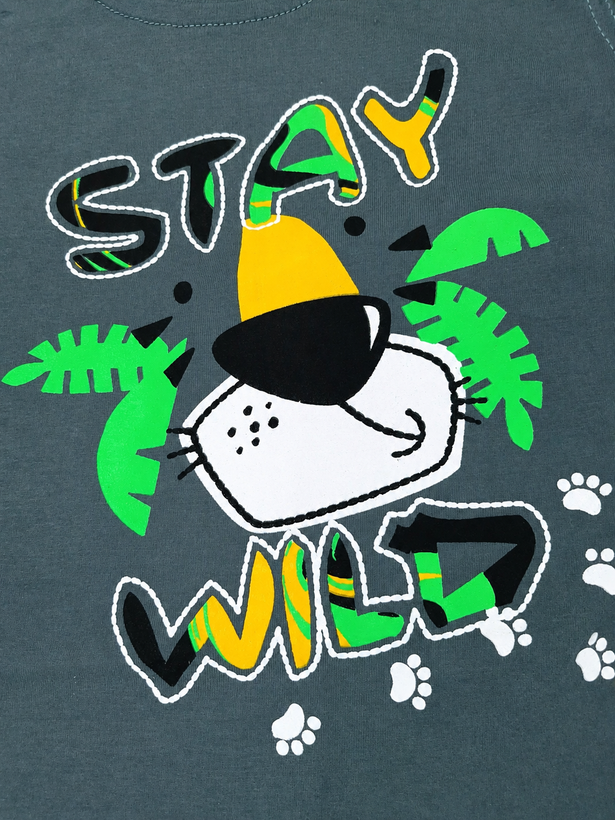رامپر پسرانه آستین کوتاه طرح Stay Wild رنگ سبز دودی جنس ۱۰۰٪ پنبه