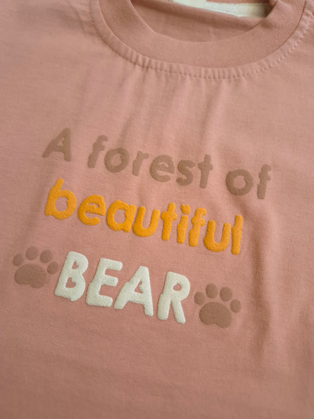 ست تیشرت و شلوارک دخترانه گلبهی رنگ پنبه ای طرح خرس beautiful bear با پس زمینه سفید
