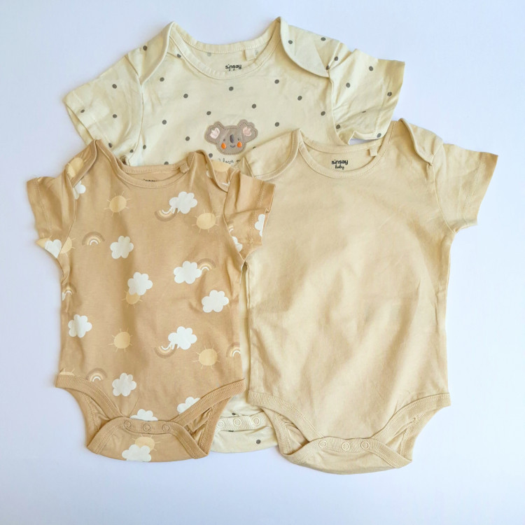 بادی نوزادی آستین کوتاه نخی برند سینسی طرح کوالا و ابر و خورشید کرم و قهوهای روشن مناسب سیسمونی سایز صفر تا ۳۶ ماه